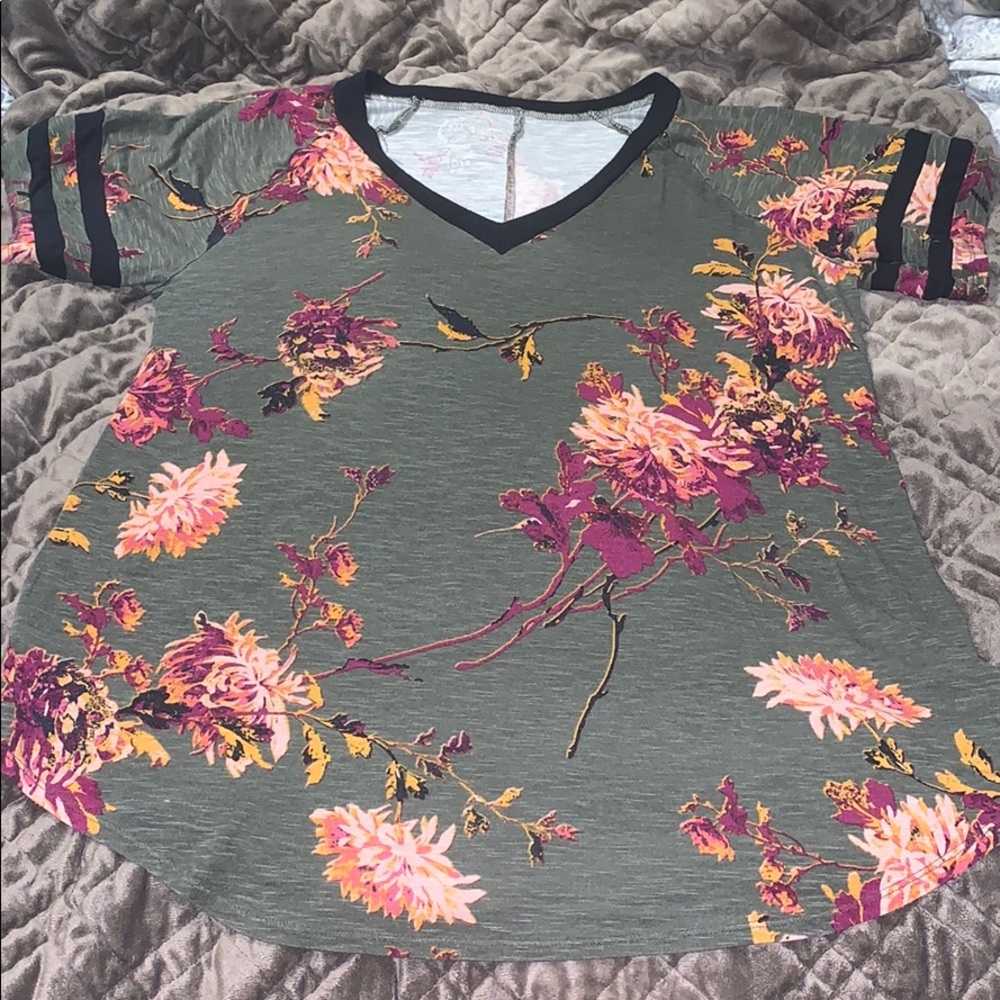 🌻Green and Pink Floral Varsity V-neck Top🌻